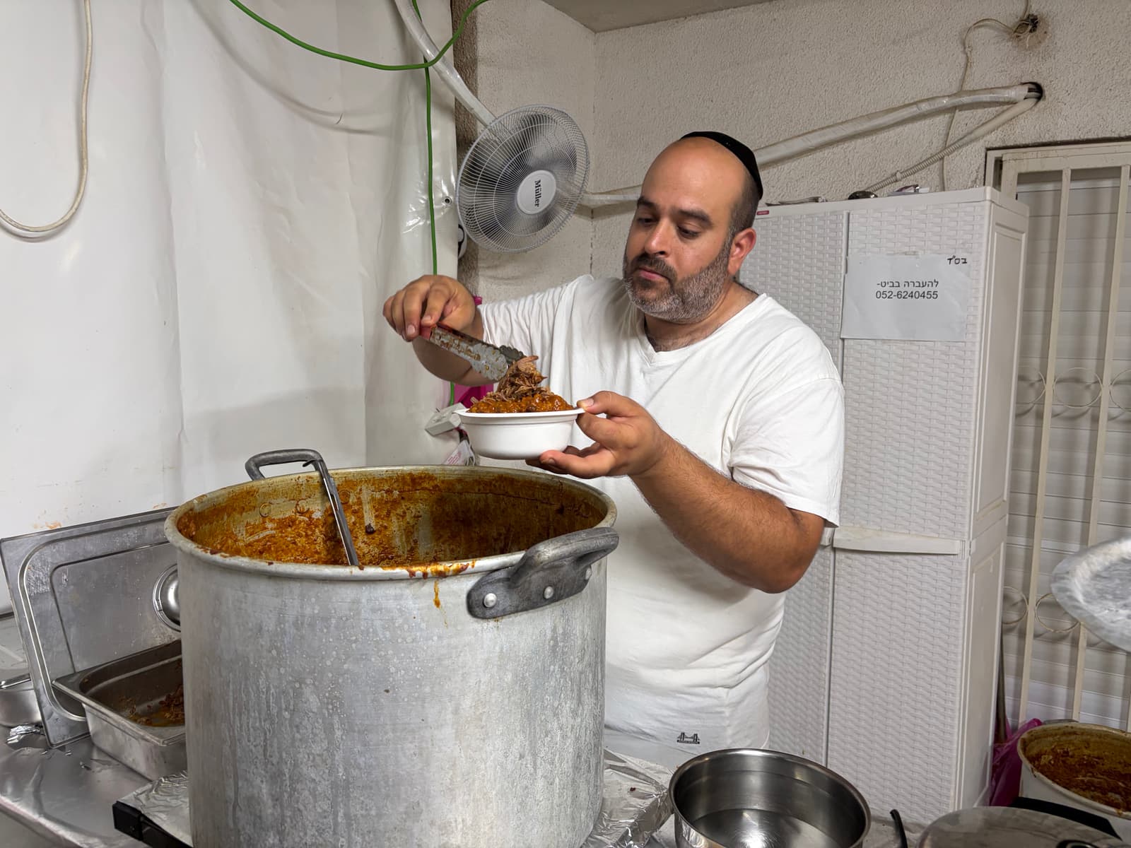 יונתן מור יוסף מגיש צ'ולנט מסיר ענק במתחם אצל מוריס באופקים