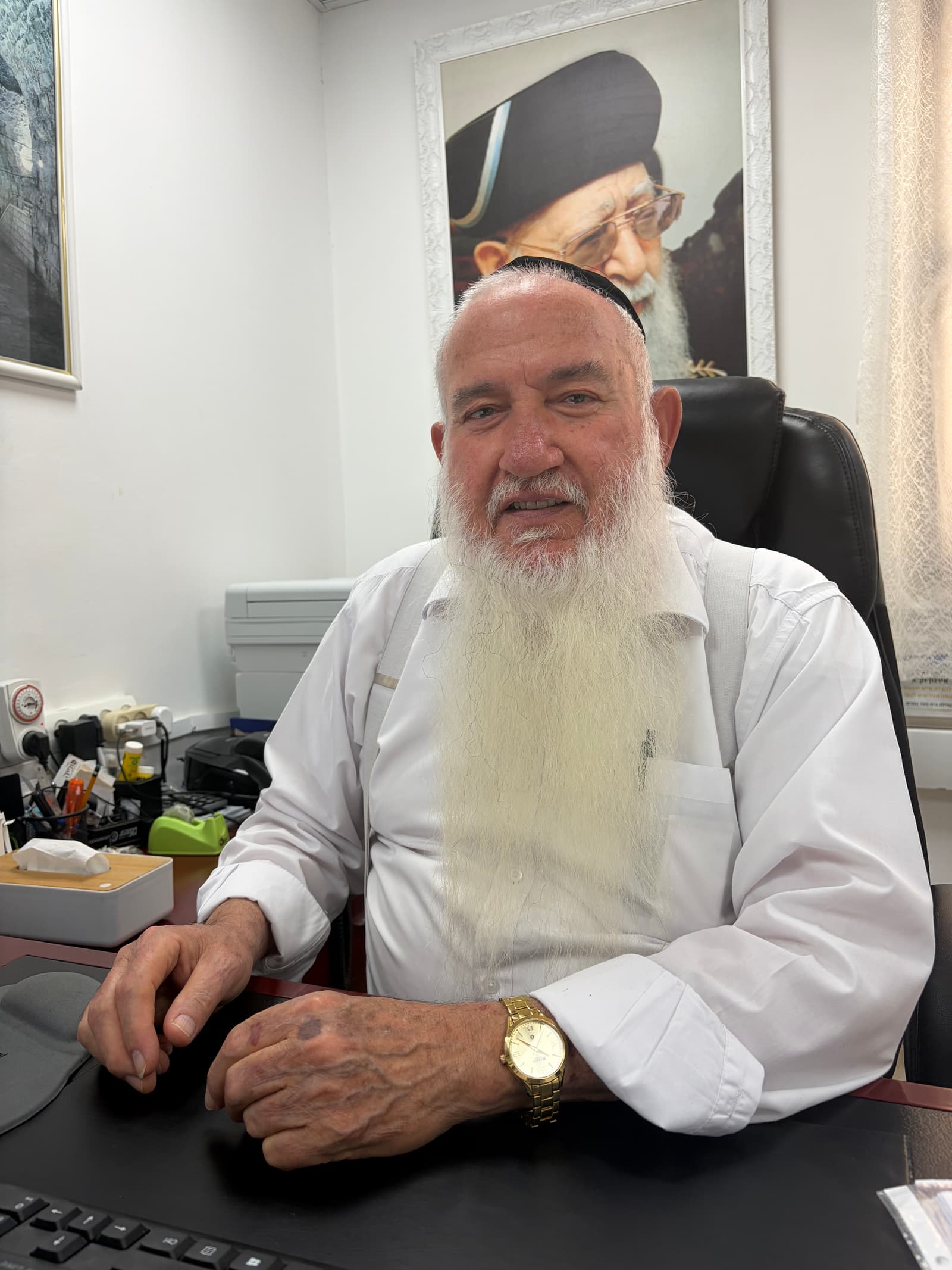 הרב בנימין מלכה, יו״ר המועצה הדתית אופקים, בלשכתו